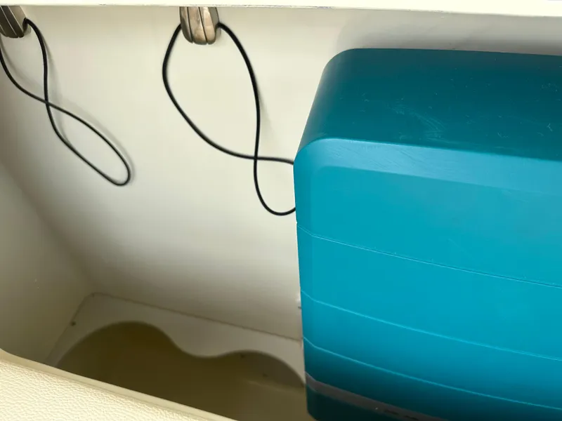 Slide: The Image of Chris-Craft Calypso 32 2025 - 57