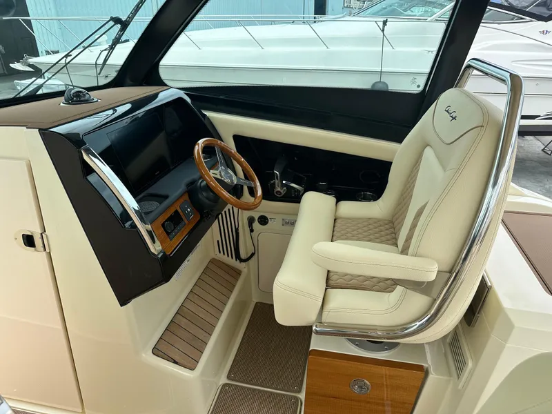 Slide: The Image of Chris-Craft Calypso 32 2025 - 64