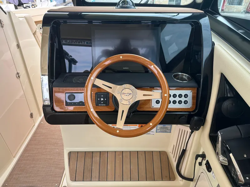 Slide: The Image of Chris-Craft Calypso 32 2025 - 68