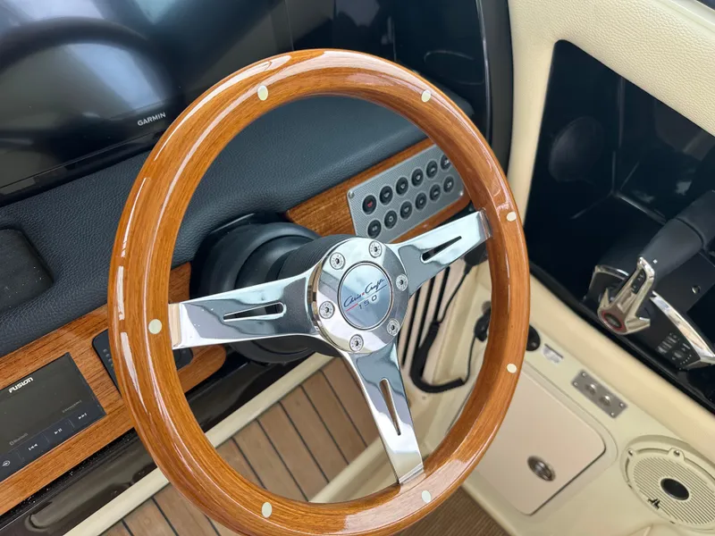 Slide: The Image of Chris-Craft Calypso 32 2025 - 70