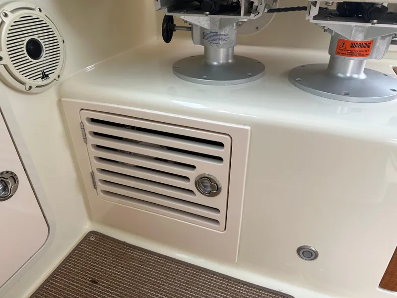 Slide: The Image of Chris-Craft Calypso 32 2025 - 75