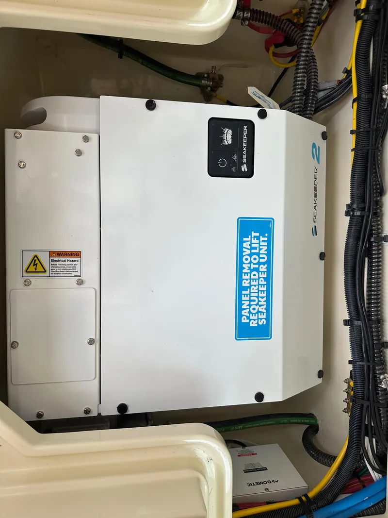 Slide: The Image of Chris-Craft Calypso 32 2025 - 80