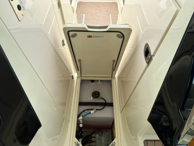 Slide: The Image of Chris-Craft Calypso 32 2025 - 83