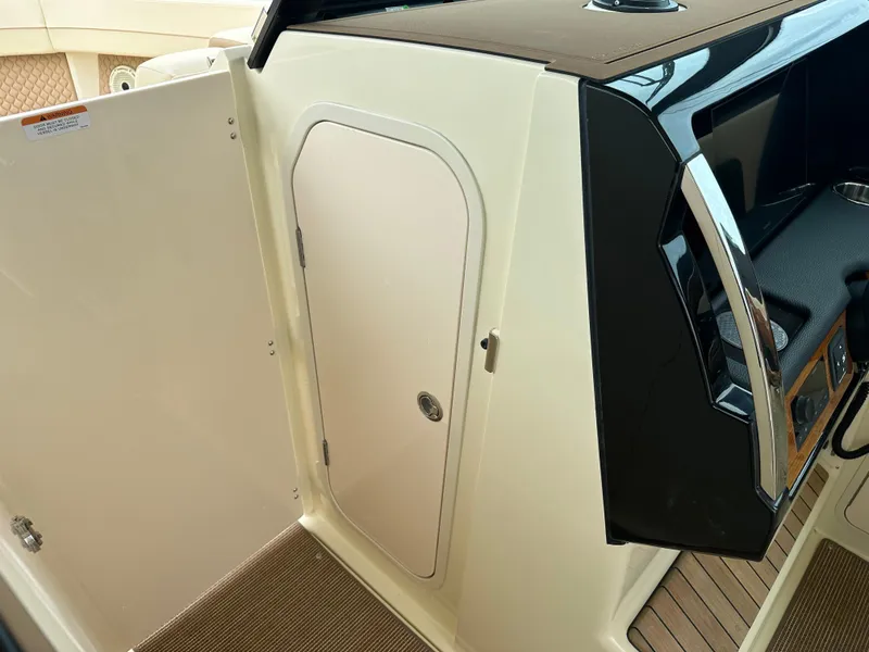 Slide: The Image of Chris-Craft Calypso 32 2025 - 87