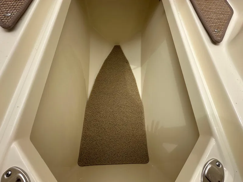 Slide: The Image of Chris-Craft Calypso 32 2025 - 94