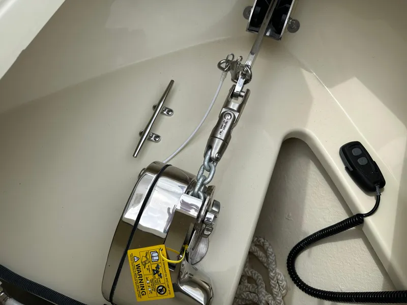 Slide: The Image of Chris-Craft Calypso 32 2025 - 98