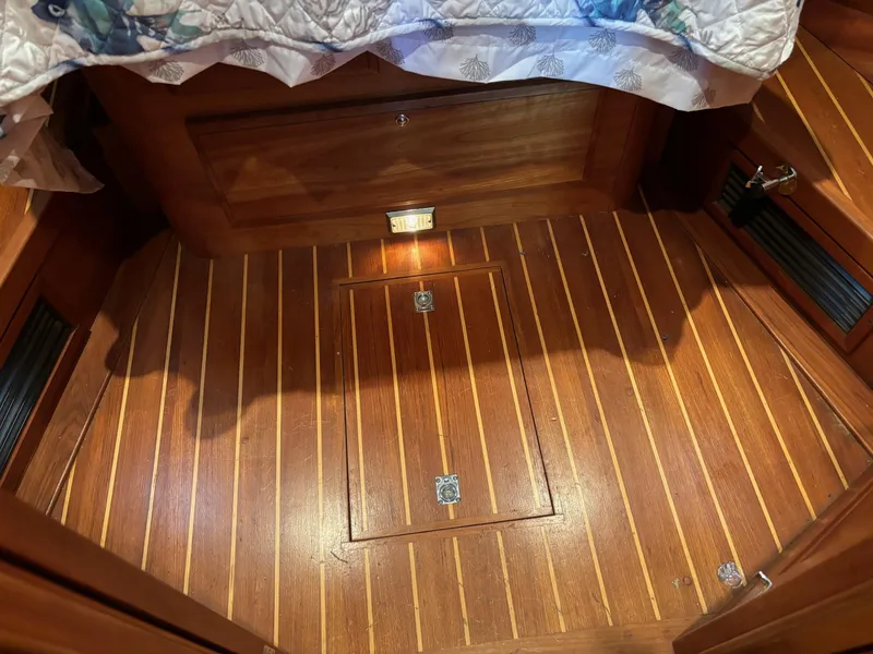 Slide: The Image of Sabre 36 Flybridge Sedan 2004 - 50