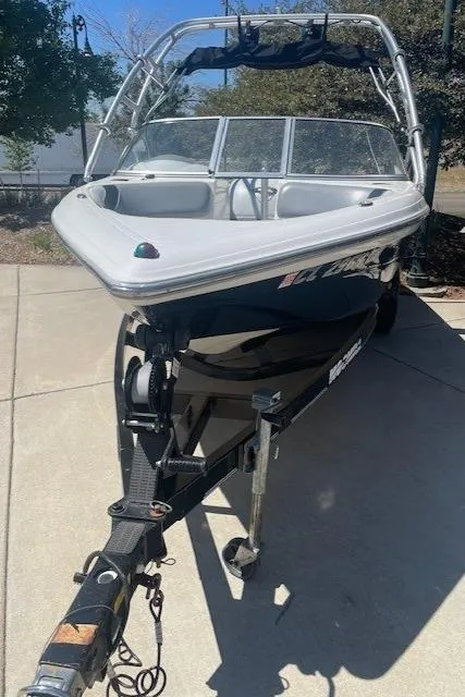 Slide: The Image of 2001 Moomba Mobius SK boat on trailer, front view. - 4