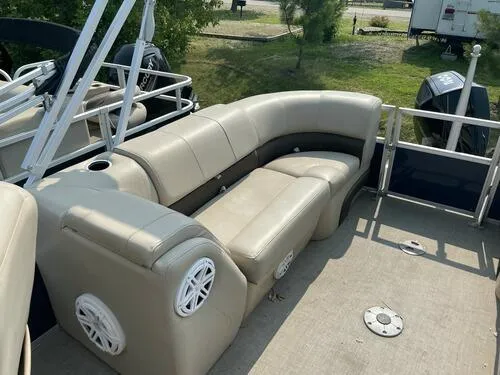 Slide: The Image of 2019 Sun Tracker Party Barge 22 XP3 pontoon boat with beige seating. - 10