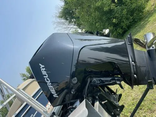 Slide: The Image of Mercury outboard motor on a 2019 Sun Tracker Party Barge 22 XP3. - 5