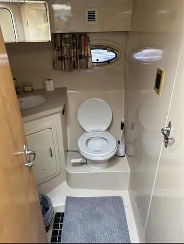 Slide: The Image of Jefferson 4300 International 2003 - 16