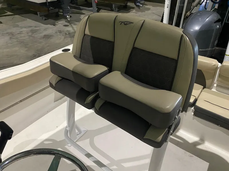 Slide: The Image of Tidewater 220 LXF 2018 - 17