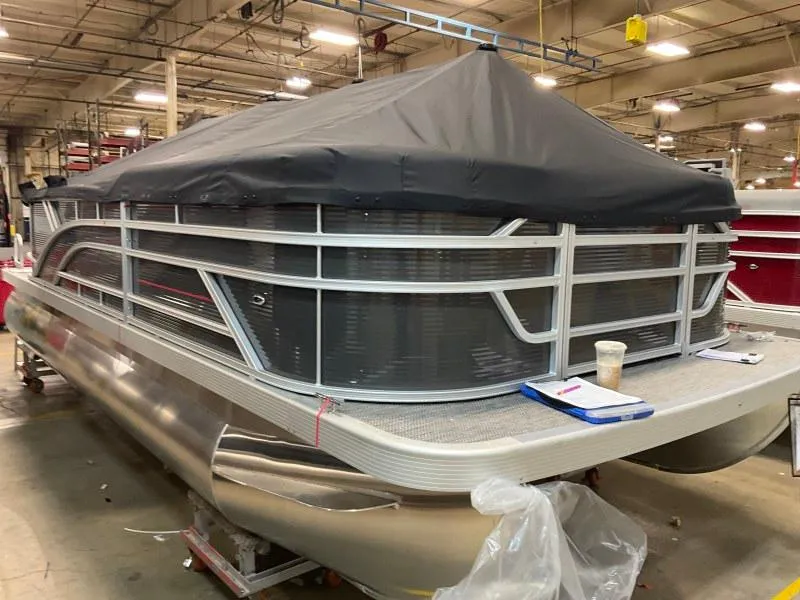 Slide: The Image of Bennington 20 SVL 2025 - 5