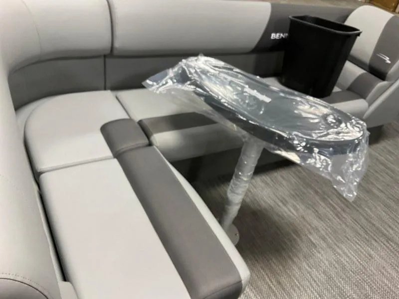 Slide: The Image of Bennington 20 SVL 2025 - 9