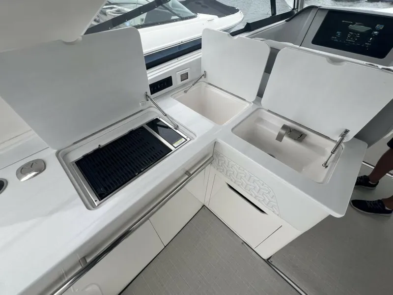 Slide: The Image of Regal LX36 2023 - 22