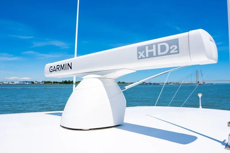 Slide: The Image of Garmin xHD2 radar on Custom 31 boat, 2020 model, in sunny coastal waters. - 27