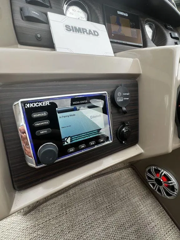 Slide: The Image of 2019 Bennington 25 SPDXP boat dashboard with Kicker audio system and Simrad display. - 14