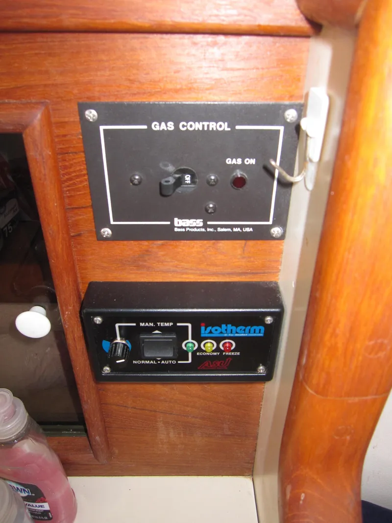 Slide: The Image of Gas control panel and thermostat in a 1990 Blue Seas 31 Hardtop Cruiser. - 14