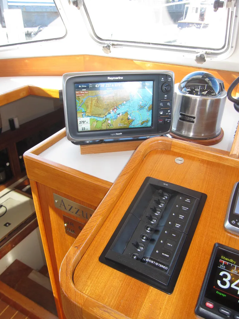 Slide: The Image of Navigation equipment on a 1990 Blue Seas 31 Hardtop Cruiser. - 17