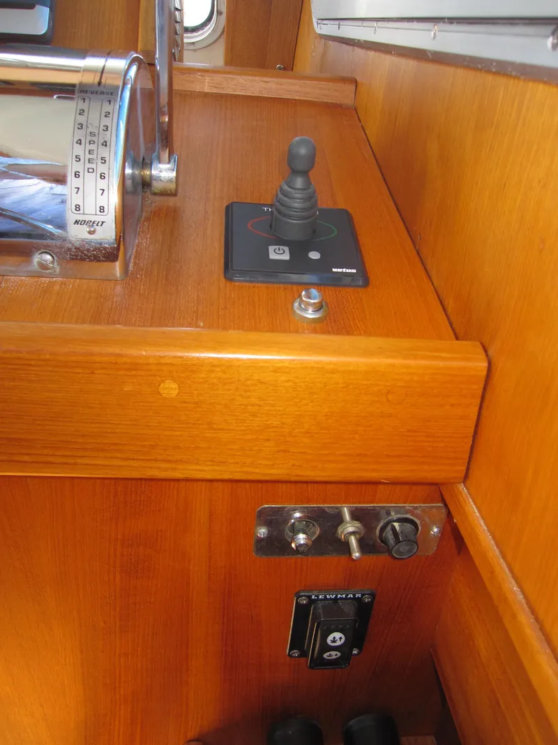 Slide: The Image of Control panel of a 1990 Blue Seas 31 Hardtop Cruiser boat. - 19