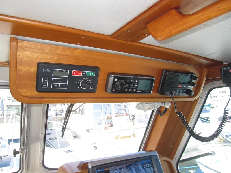 Slide: The Image of Control panel of a 1990 Blue Seas 31 Hardtop Cruiser boat. - 20