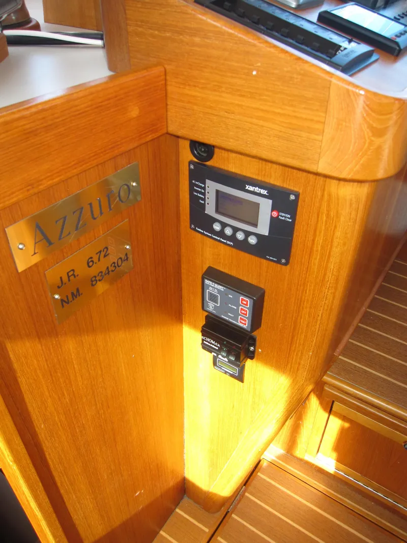 Slide: The Image of Control panel and nameplate inside a 1990 Blue Seas 31 Hardtop Cruiser. - 22