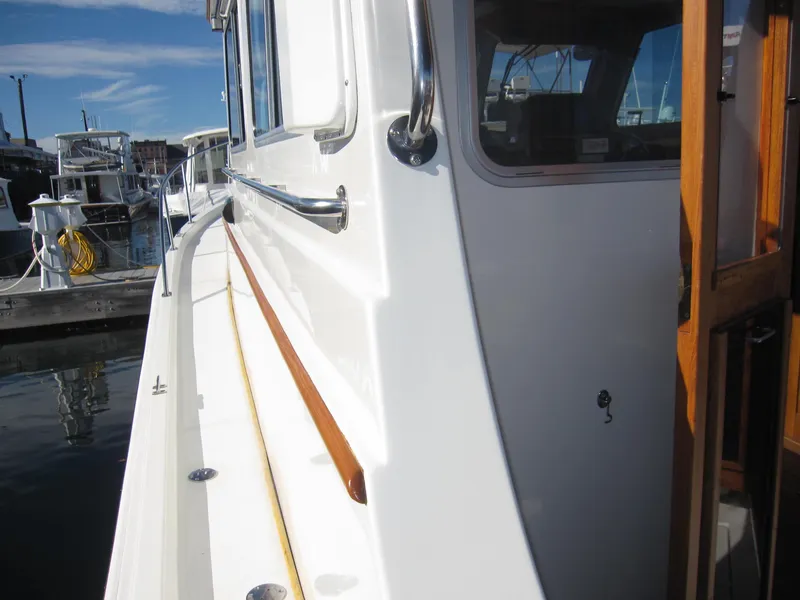 Slide: The Image of Side view of 1990 Blue Seas 31 Hardtop Cruiser docked at marina. - 43