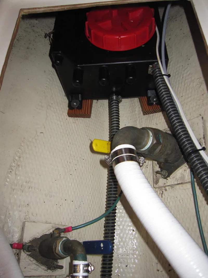 Slide: The Image of Blue Seas 31 Hardtop Cruiser 1990 - 52