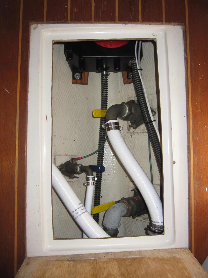 Slide: The Image of Blue Seas 31 Hardtop Cruiser 1990 - 53