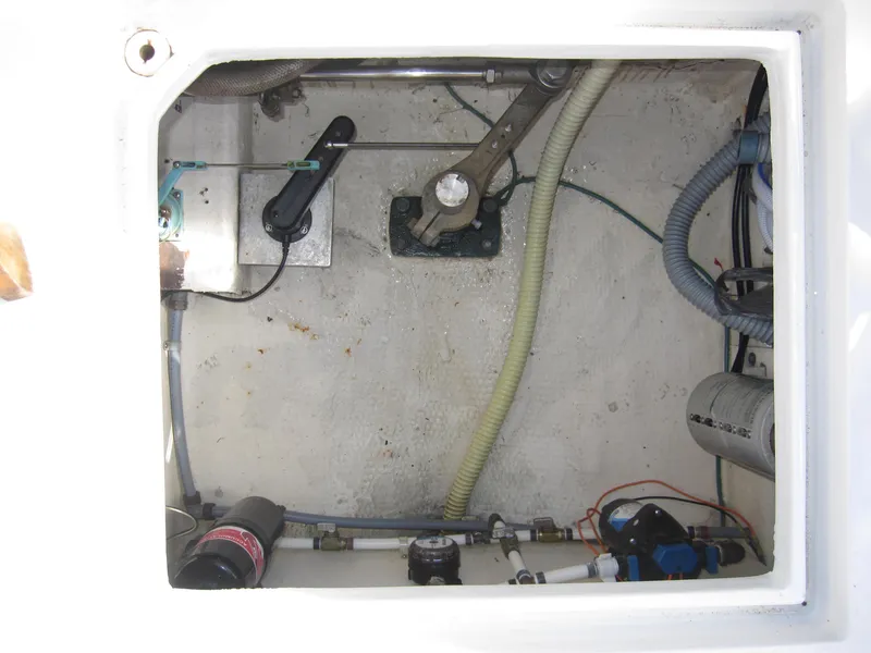 Slide: The Image of Blue Seas 31 Hardtop Cruiser 1990 - 54