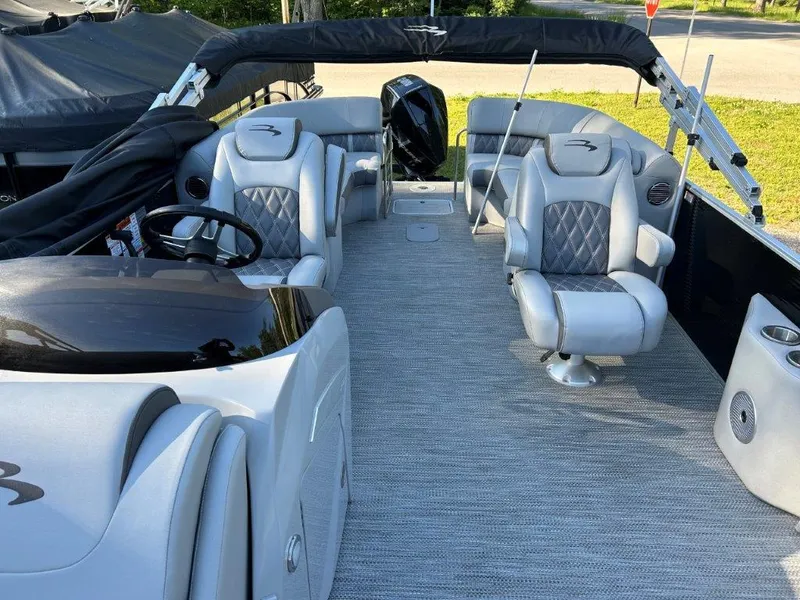 Slide: The Image of 2022 Bennington 26LXFB pontoon boat interior with luxurious seating and modern design. - 5