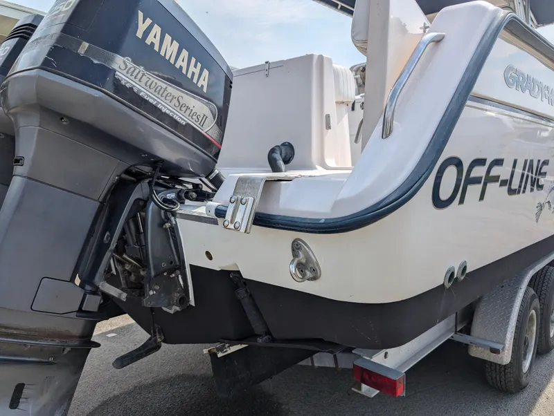 Slide: The Image of 2000 Grady-White Bimini 306 boat with Yamaha Saltwater Series II outboard motor. - 27