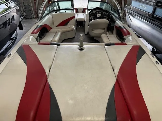 Slide: The Image of 2007 Moomba Mobius LSV boat interior with red and white seating. - 10