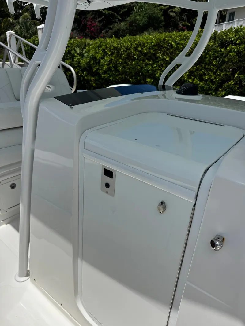 Slide: The Image of The image shows the cockpit of a 2015 Southport 33 with white surfaces. - 21
