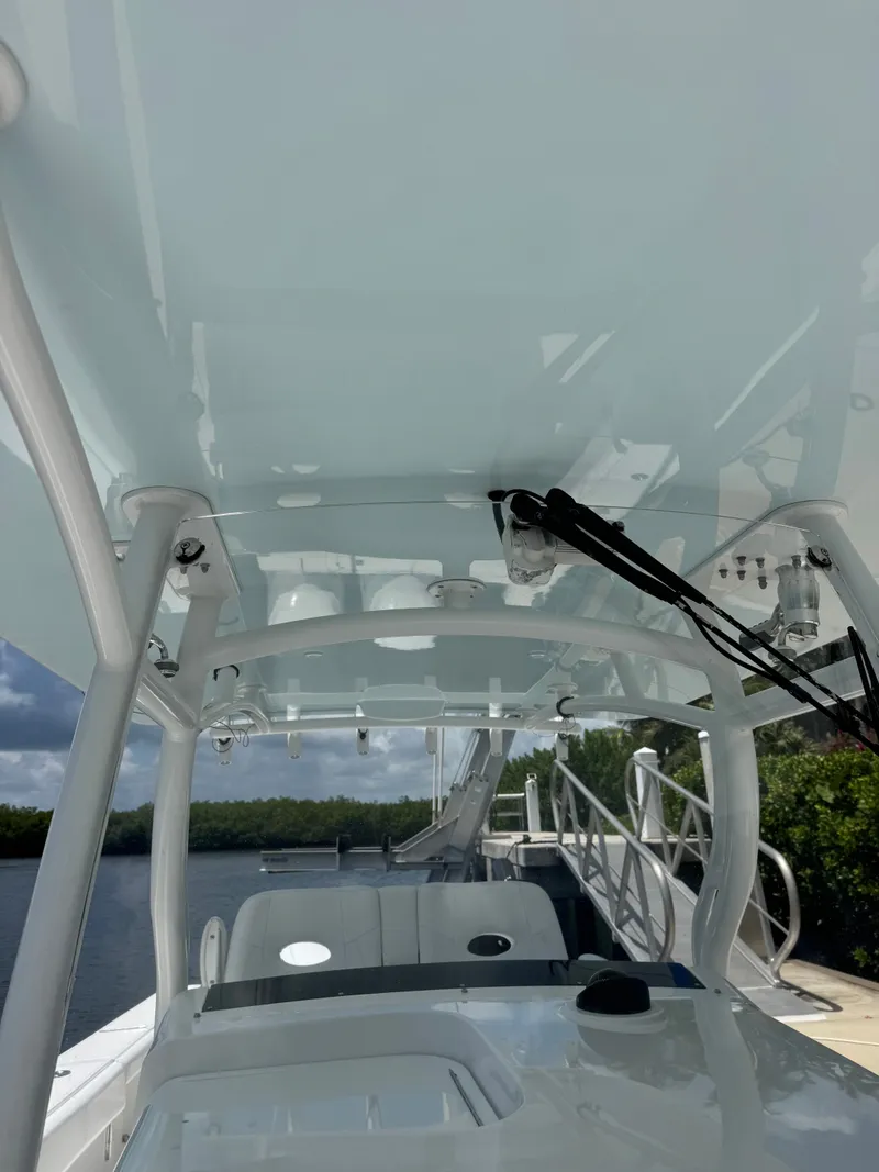 Slide: The Image of The image shows the cockpit of a 2015 Southport 33 boat with a blue roof. - 25