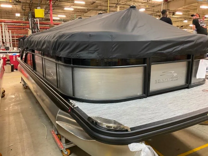 Slide: The Image of Bennington 22 SL 2024 - 14