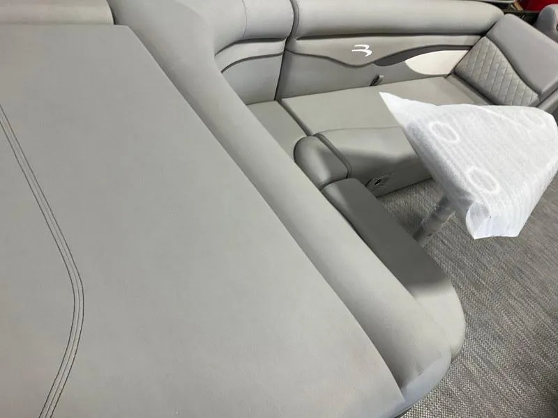 Slide: The Image of Bennington 22 SL 2024 - 6