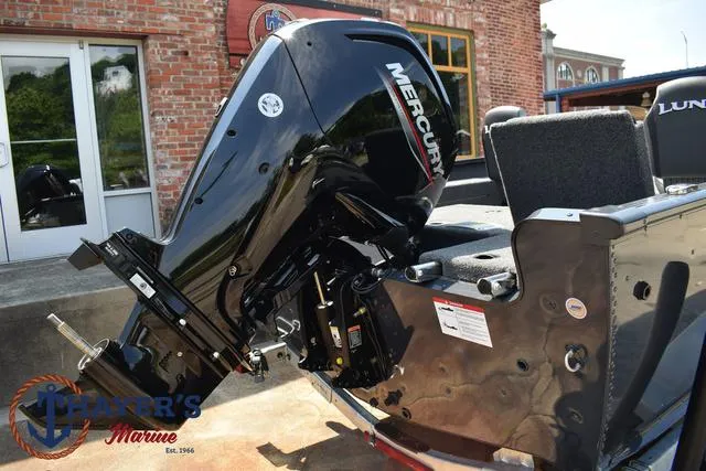 Slide: The Image of 2025 Lund 1675 Adventure SS boat with Mercury outboard motor at Hanker's Marine. - 11