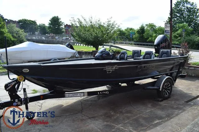 Slide: The Image of 2025 Lund 1875 Pro-V Bass XS boat on trailer at Thayer's Marine. - 10