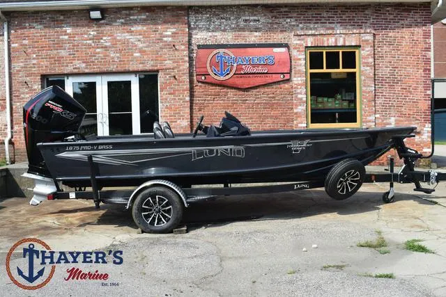 Slide: The Image of 2025 Lund 1875 Pro-V Bass XS boat at Thayer's Marine dealership. - 44