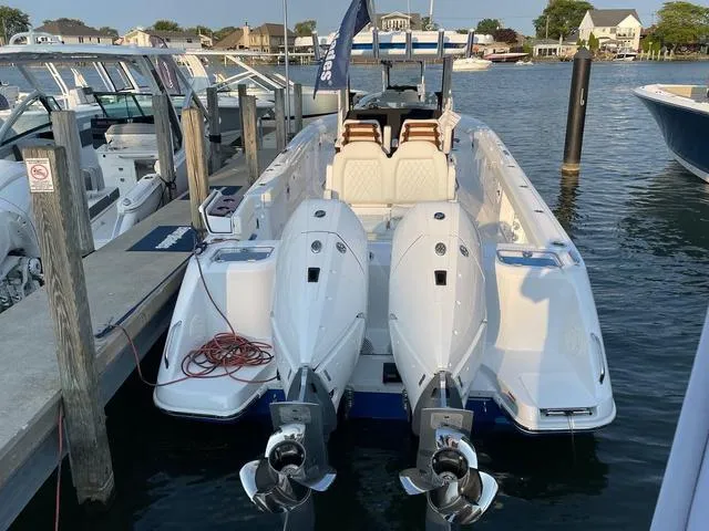 Slide: The Image of Everglades 315 Center Console 2025 - 10