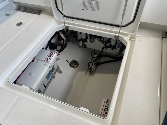 Slide: The Image of Everglades 315 Center Console 2025 - 13