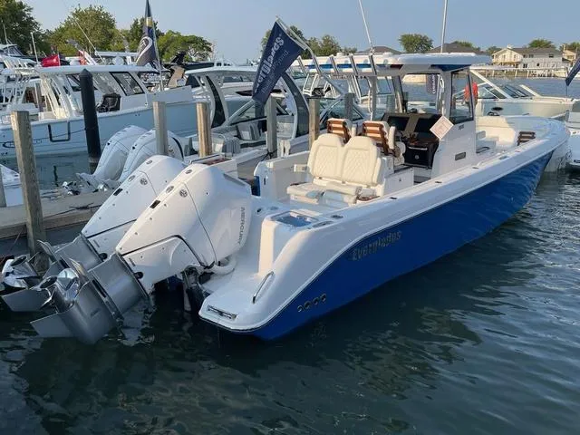 Slide: The Image of Everglades 315 Center Console 2025 - 3