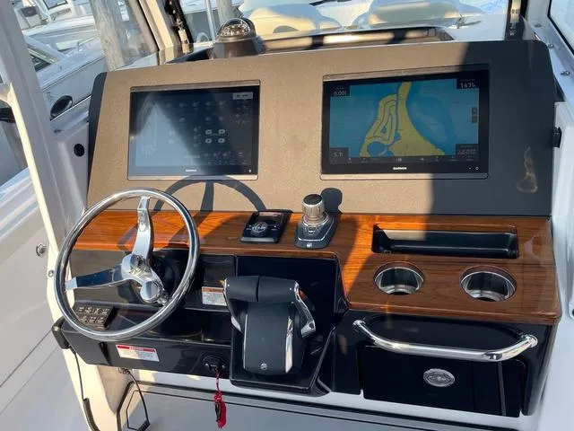 Slide: The Image of Everglades 315 Center Console 2025 - 8