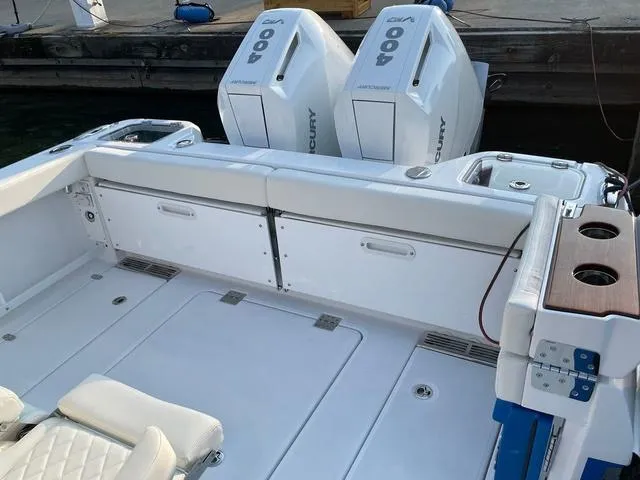 Slide: The Image of Everglades 315 Center Console 2025 - 9