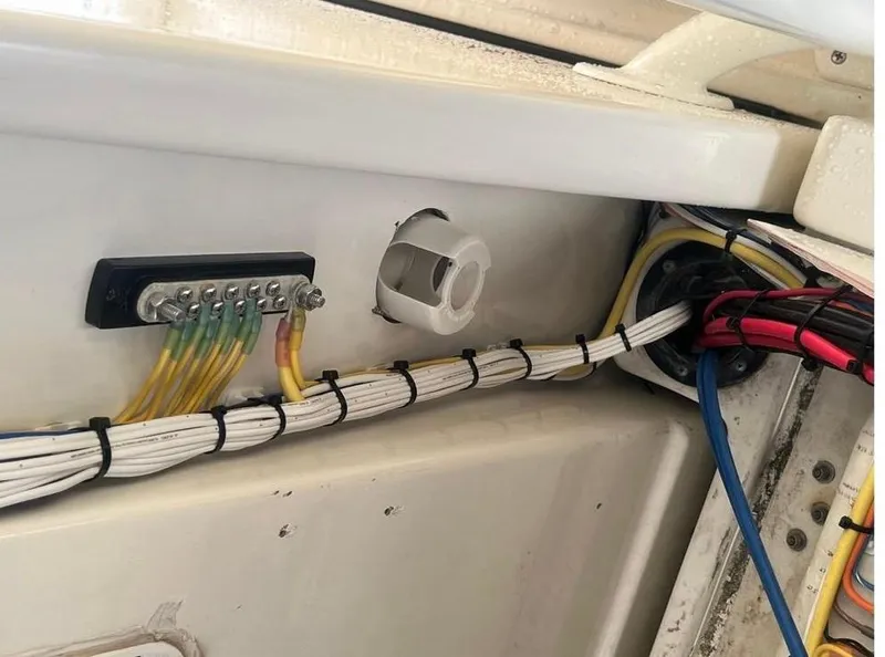 Slide: The Image of Electrical wiring inside a 2006 Hydra-Sports Vector 2500 CC boat. - 10