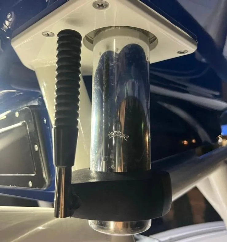 Slide: The Image of Close-up of a 2006 Hydra-Sports Vector 2500 CC boat component. - 15