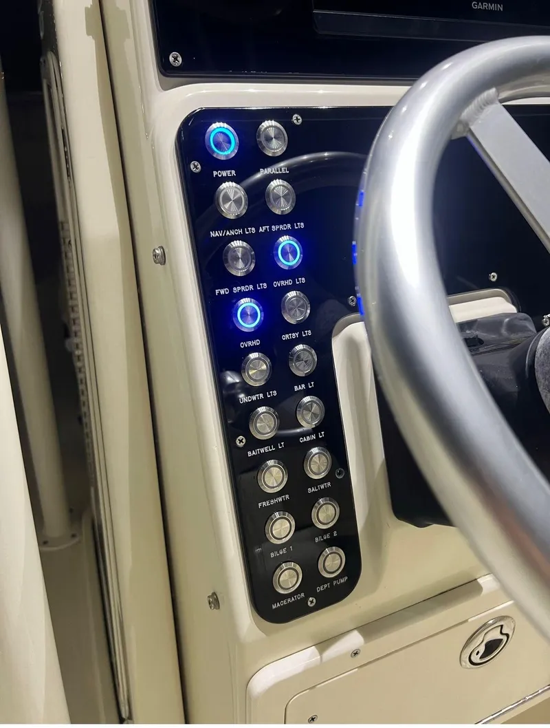 Slide: The Image of Control panel of a 2006 Hydra-Sports Vector 2500 CC boat. - 5