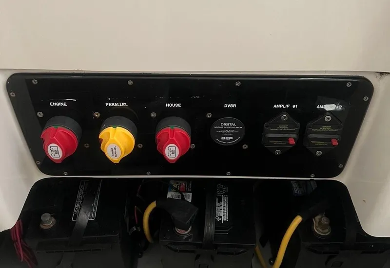 Slide: The Image of 2006 Hydra-Sports Vector 2500 CC electrical panel with battery switches and fuses. - 7