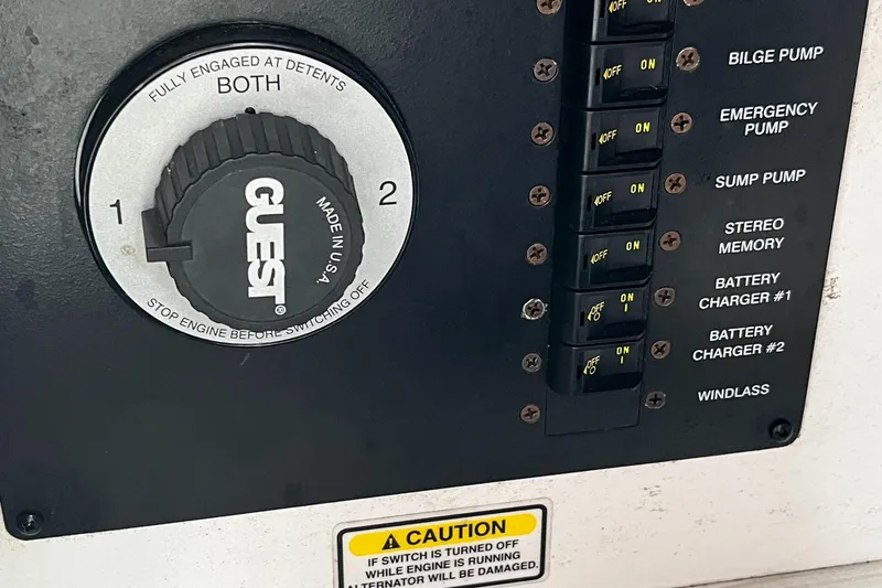Slide: The Image of Control panel of a 2006 Sea Ray 260 Sundancer boat. - 40